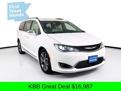 Used 2019 Chrysler Pacifica Limited w/ Tire & Wheel Group
