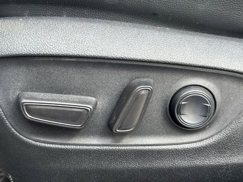 Used 2022 Toyota Highlander XLE image 8