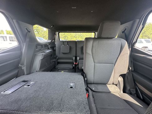 Used 2025 Toyota 4Runner SR5 AWD/4WD image 13