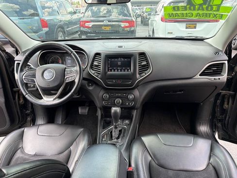 Used 2019 Jeep Cherokee Latitude Plus FWD image 17