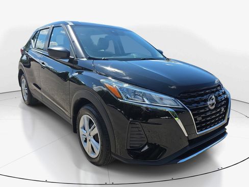 Used 2025 Nissan Kicks Play S FWD image 2