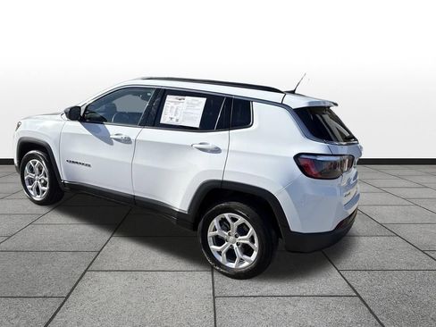 Used 2024 Jeep Compass Latitude image 3