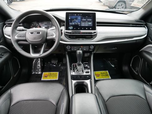 Certified 2024 Jeep Compass Latitude image 10