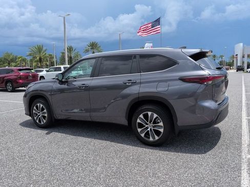 Certified 2024 Toyota Highlander XLE FWD image 6