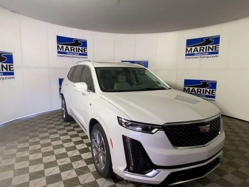 Used 2023 Cadillac XT6 Premium Luxury w/ Technology Package FWD image 4