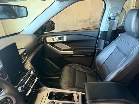 Used 2024 Ford Explorer Limited w/ Limited Technology Package AWD/4WD image 32