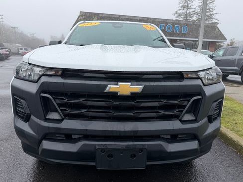 Used 2024 Chevrolet Colorado W/T image 2