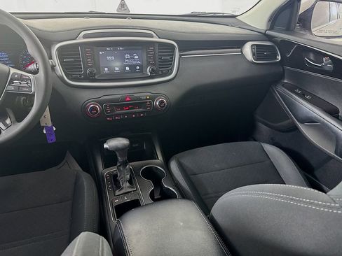 Used 2019 Kia Sorento LX image 26