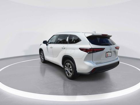 Certified 2026 Toyota Highlander XLE AWD/4WD image 6