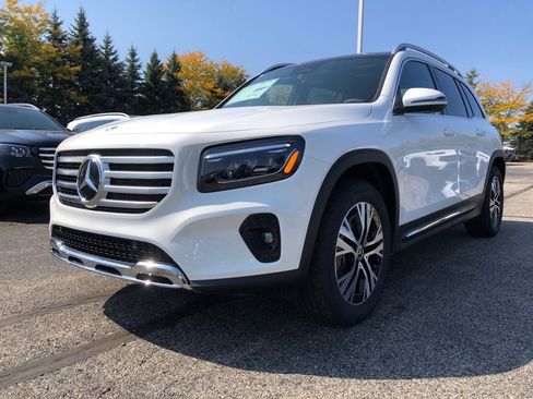 New 2026 Mercedes-Benz GLB 250 4MATIC image 3