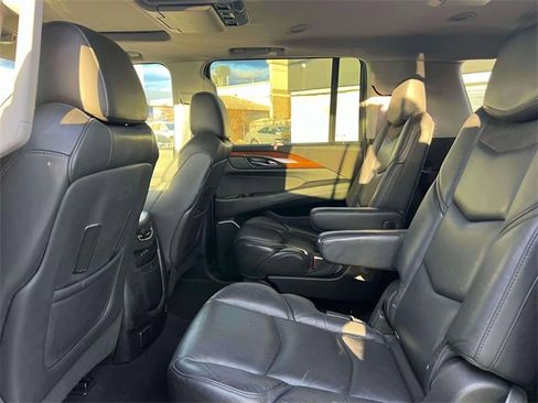 Used 2017 Cadillac Escalade ESV Luxury image 11