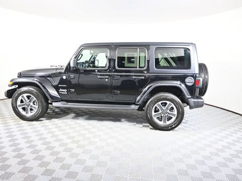 Used 2022 Jeep Wrangler Unlimited Sahara w/ Dual Top Group AWD/4WD image 3