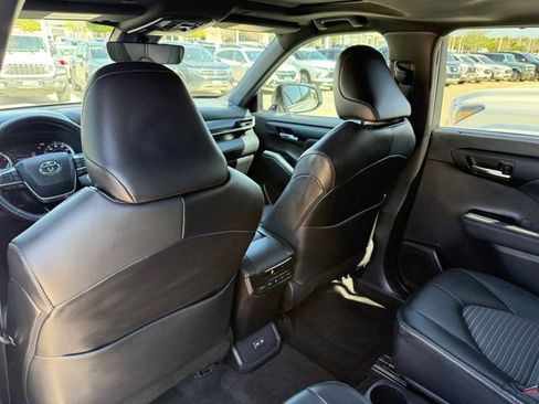 Used 2023 Toyota Highlander XSE image 29