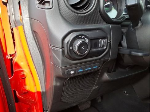 Used 2024 Jeep Wrangler Unlimited Rubicon 4xe AWD/4WD image 21