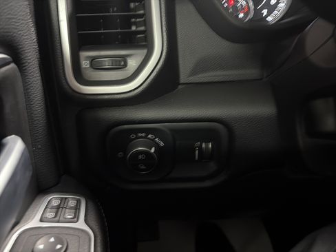Used 2024 RAM 2500 Big Horn AWD/4WD image 17
