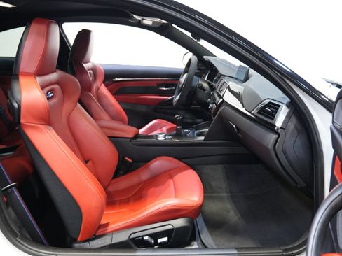 Used 2020 BMW M4 Coupe w/ Competition Package RWD image 32