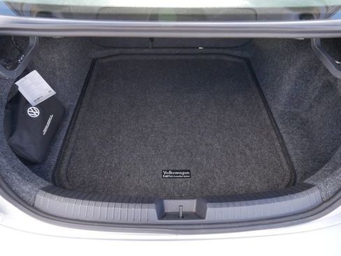 Certified 2023 Volkswagen Jetta SE w/ Panoramic Sunroof Package image 17