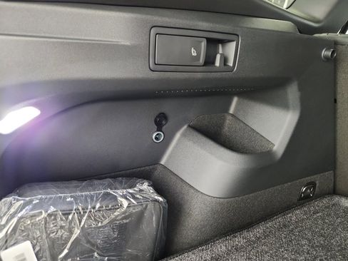 New 2025 Volkswagen Tiguan SE R-Line image 33