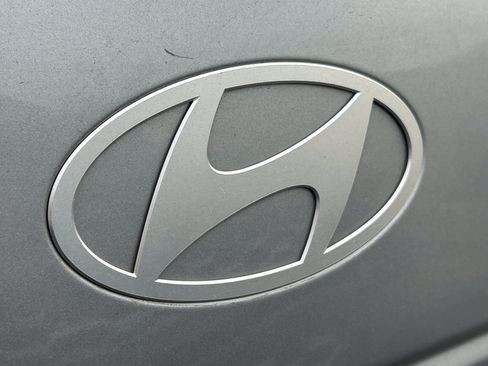Used 2025 Hyundai Santa Fe SEL FWD image 3