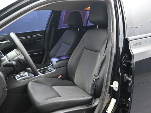 Used 2023 Chrysler 300 Touring w/ Sport Appearance Package RWD image 9