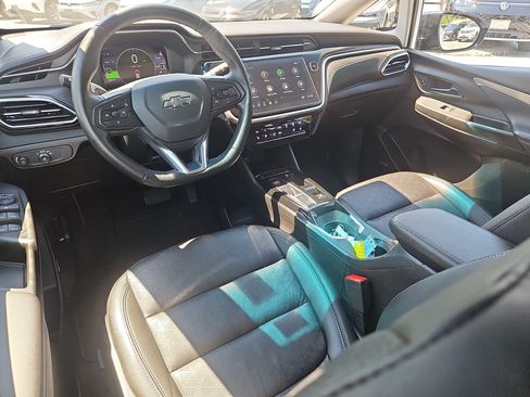 Used 2023 Chevrolet Bolt LT w/ Infotainment Package FWD image 3