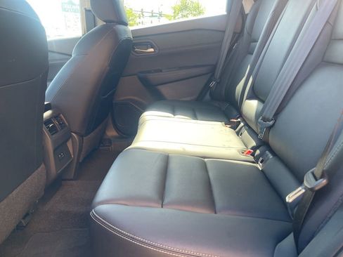 Used 2023 Nissan Rogue SL AWD/4WD image 16
