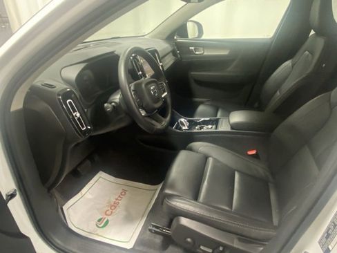 Certified 2025 Volvo XC40 B5 Plus image 10