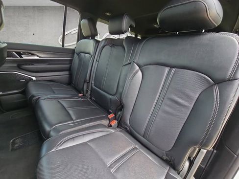 Used 2024 Jeep Wagoneer L Series II RWD image 22