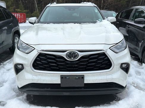 Used 2020 Toyota Highlander XLE image 2