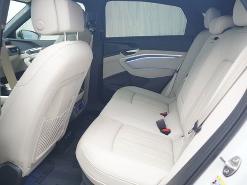 Used 2024 Audi Q8 e-tron Premium Plus image 7