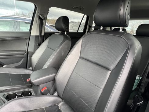 Used 2018 Volkswagen Tiguan SE image 16