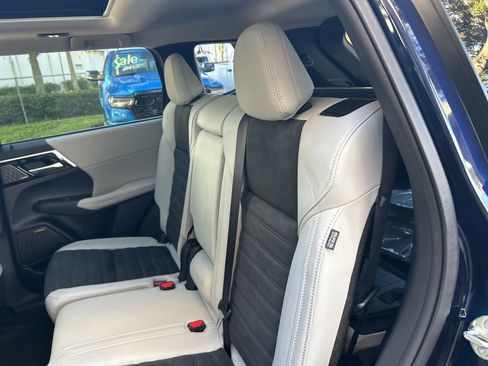 New 2025 Mitsubishi Outlander SE image 32