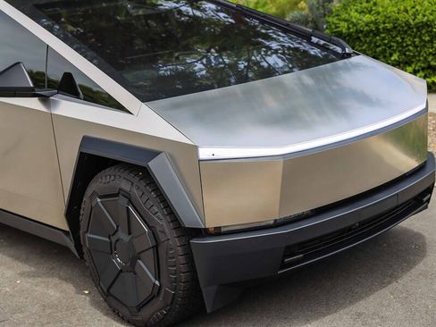 Used 2024 Tesla Cybertruck AWD Crew Cab image 9