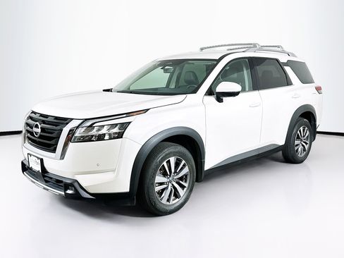 Used 2023 Nissan Pathfinder SL w/ Cargo Package FWD image 3