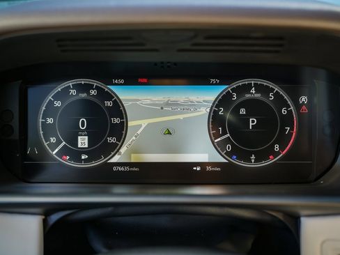 Used 2019 Land Rover Discovery HSE image 28