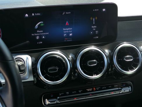 Used 2023 Mercedes-Benz GLB 250 4MATIC image 19