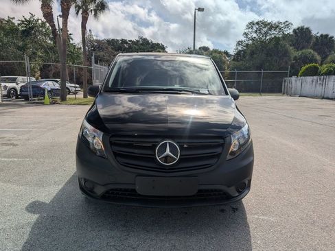 Used 2022 Mercedes-Benz Metris image 2