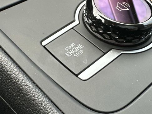 New 2026 Volkswagen Tiguan SE image 27