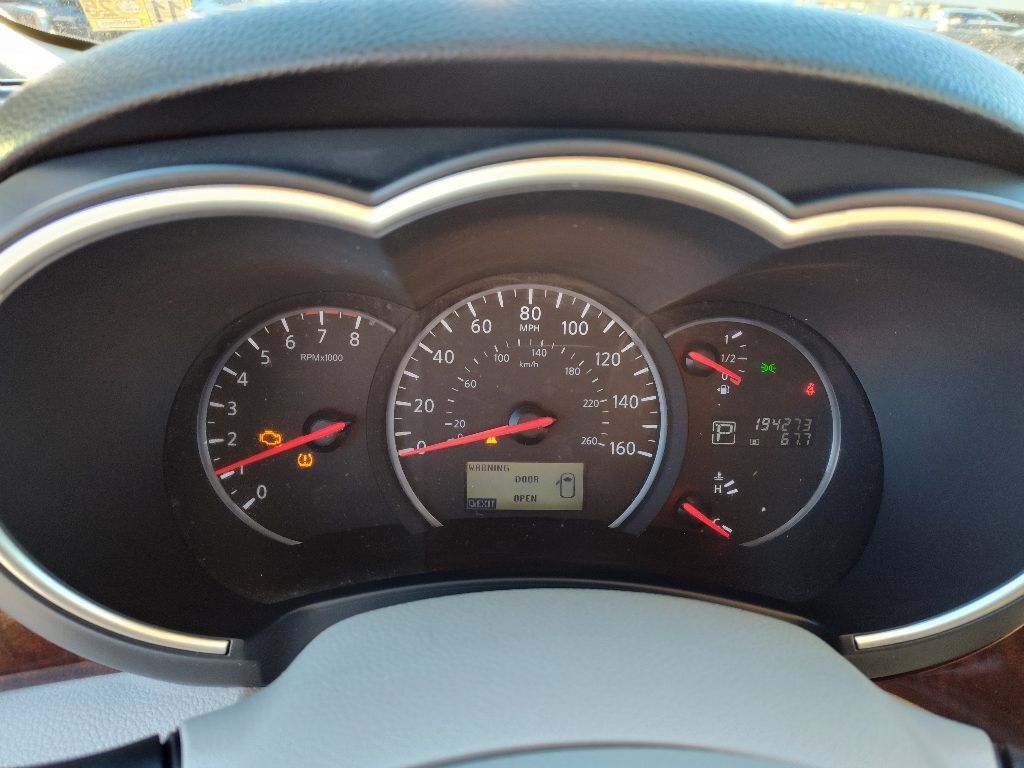 Used 2016 Nissan Quest SV FWD image 16