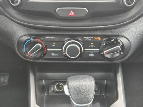 Certified 2025 Kia Soul LX w/ LX Technology Package FWD image 21