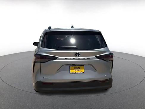Used 2025 Toyota Sienna XLE FWD image 10