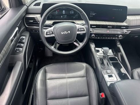 Used 2025 Kia Telluride EX w/ EX Captain's Chair Package FWD image 16