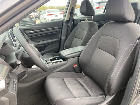 Used 2024 Nissan Altima 2.5 SV image 13