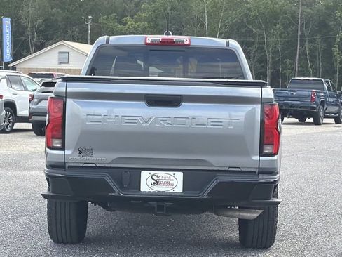 Used 2024 Chevrolet Colorado Z71 w/ Z71 Convenience Package 2 AWD/4WD image 9