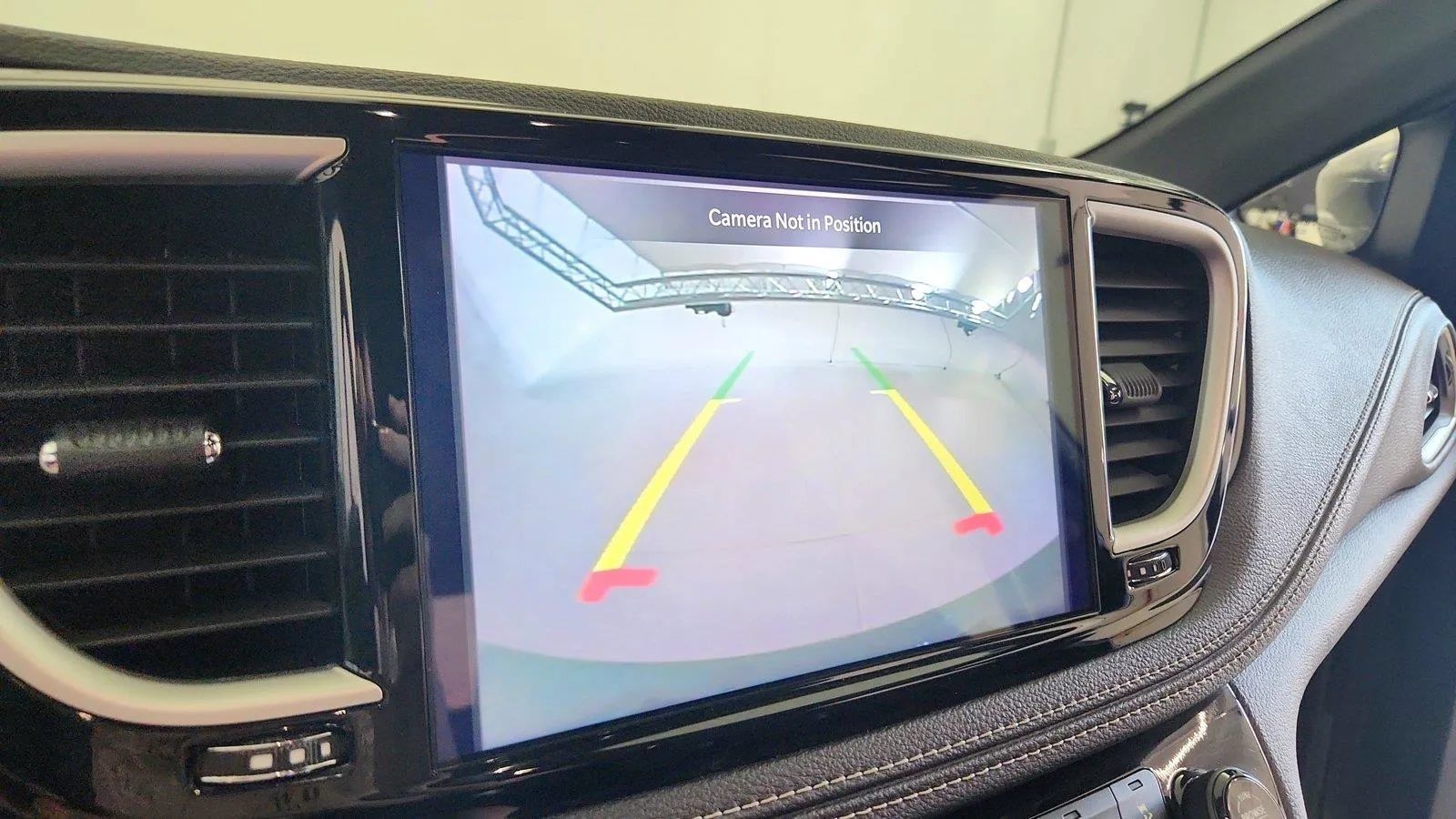 Used 2025 Chrysler Pacifica Select FWD image 21