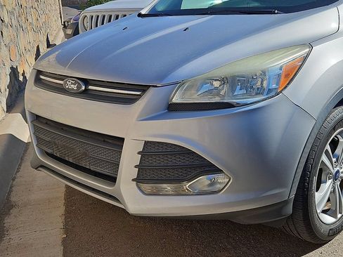 Used 2015 Ford Escape SE FWD image 2