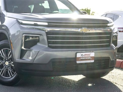 Used 2026 Chevrolet Traverse LT image 3