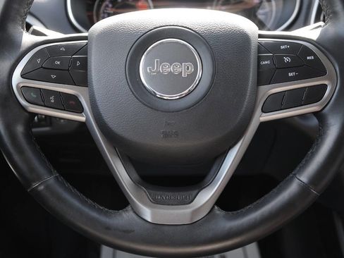 Used 2019 Jeep Cherokee Limited image 18