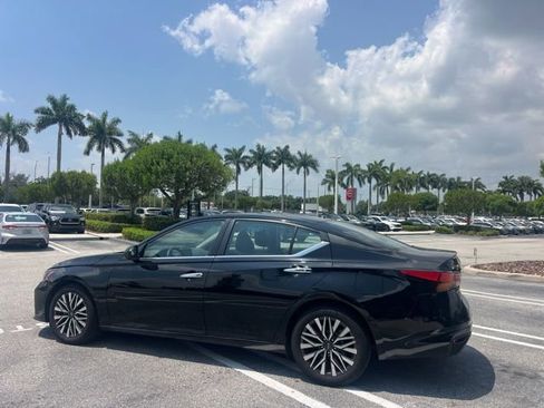 Used 2023 Nissan Altima 2.5 SV FWD image 8
