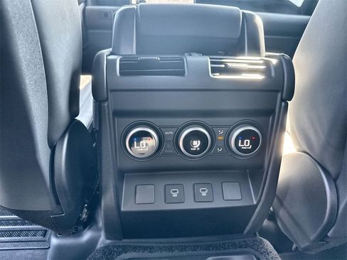 Used 2025 Land Rover Defender 130 X-Dynamic SE image 16